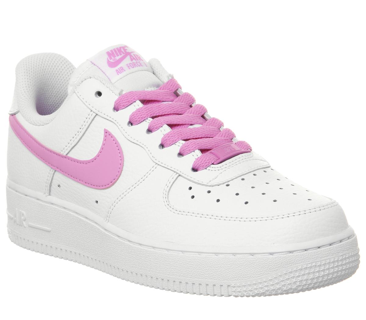 Кроссовки с розовыми шнурками. Nike Air Force 1 07 White Pink. Найк Форс 1 розовые. Nike Force Pink. Nike Air Force 1 Low White.