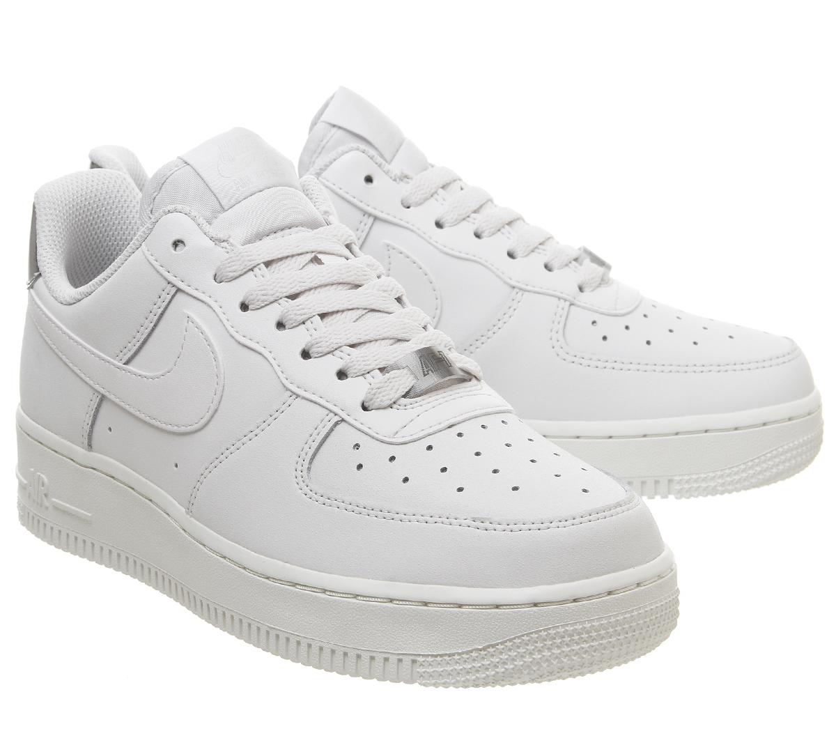 NikeAir Force 1 07Platinum Tint Summit White