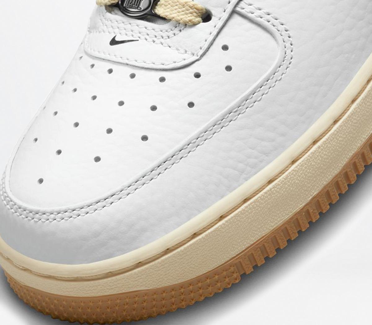 NikeAir Force 1 07 TrainersSummit White Black Muslin Gum Light Brown