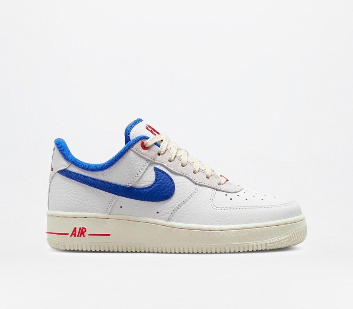 NikeAir Force 1 07 Trainers Summit White Hyper Royal Picante Red Obsidian Coco