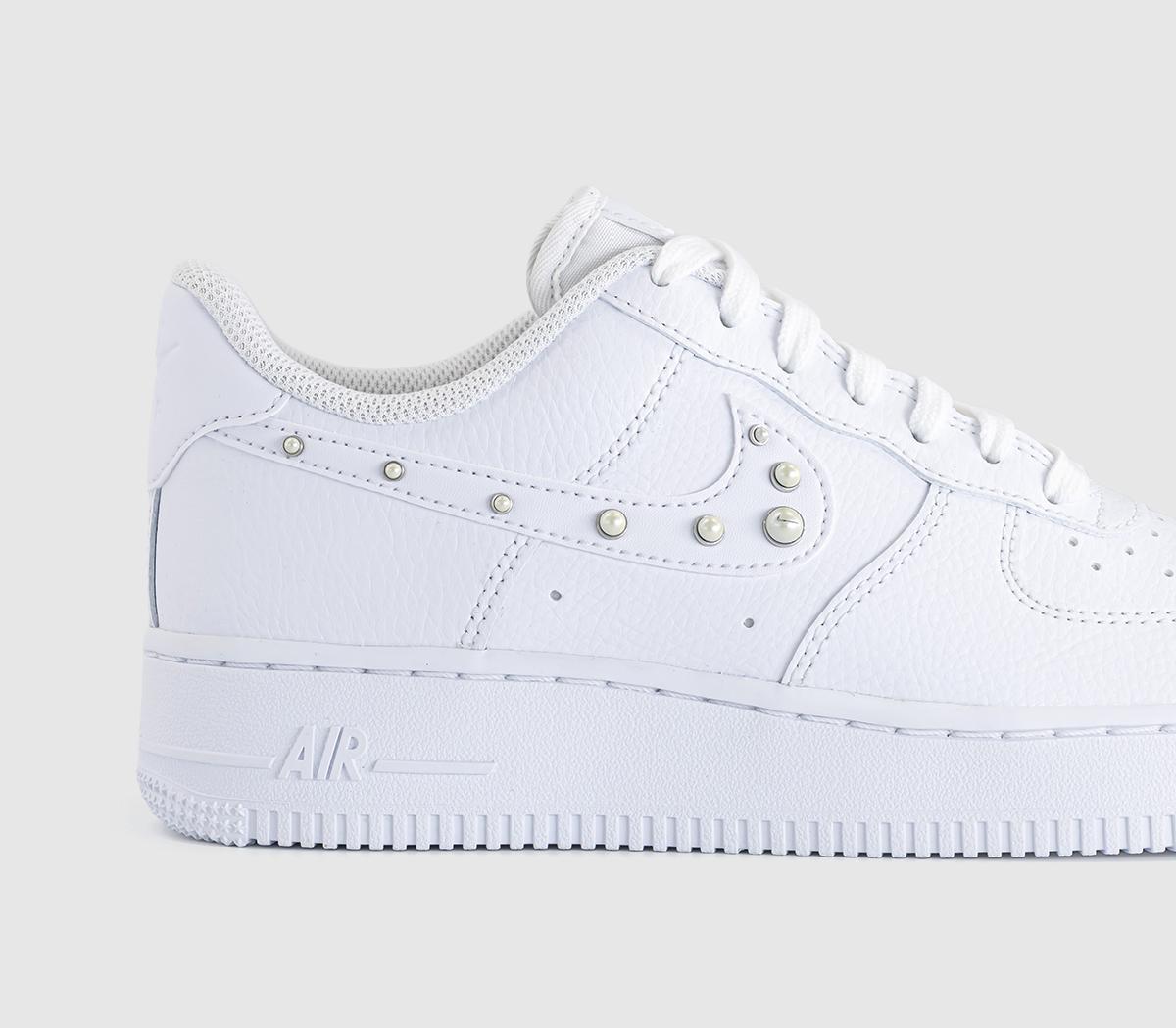 Nike Air Force 1 07 Trainers White White White Metallic Silver