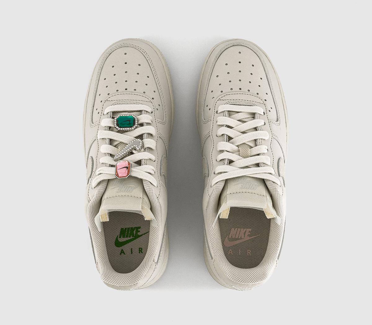 NikeAir Force 1 07 TrainersLight Bone Light Bone Kelly Green