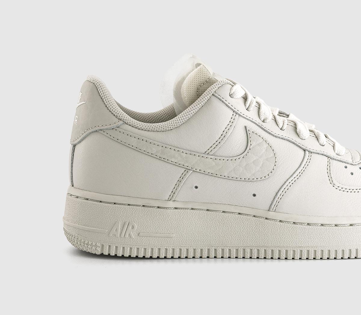 NikeAir Force 1 07 TrainersLight Bone Light Bone Kelly Green