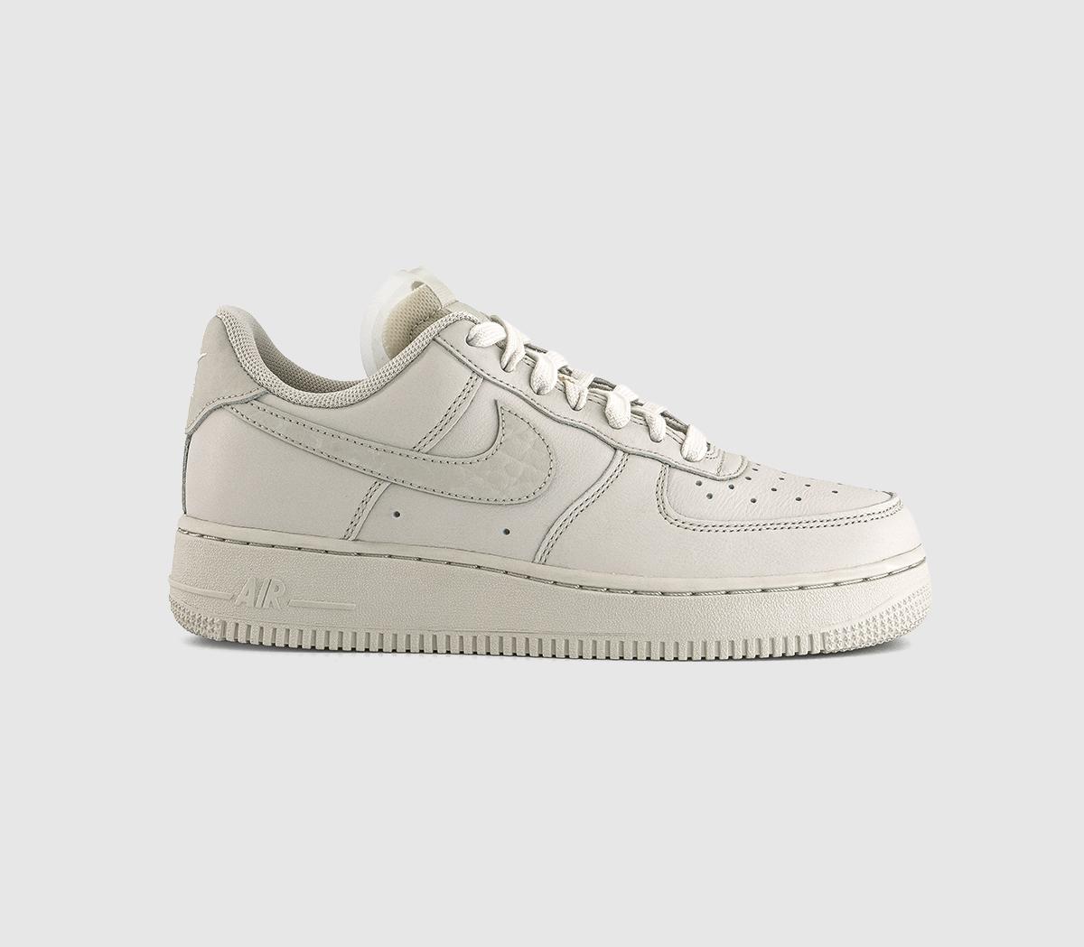 NikeAir Force 1 07 TrainersLight Bone Light Bone Kelly Green