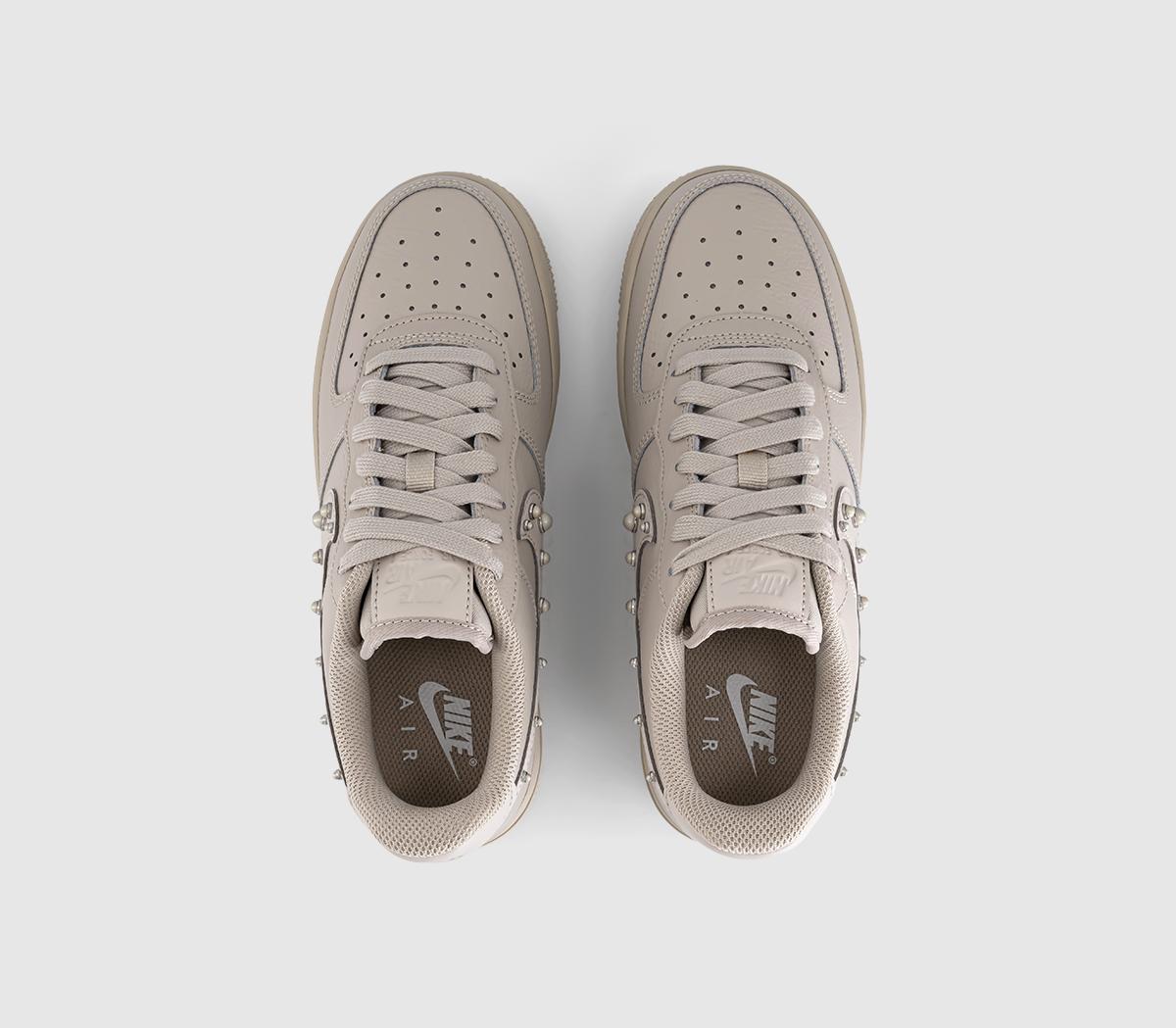 NikeAir Force 1 07 TrainersCream Metallic Silver White