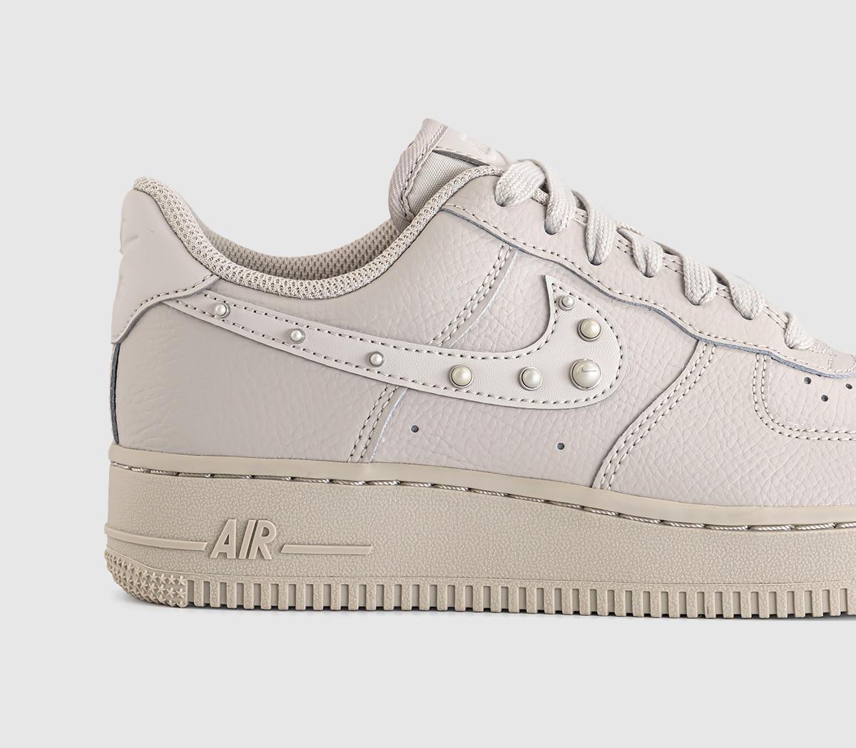 NikeAir Force 1 07 TrainersCream Metallic Silver White
