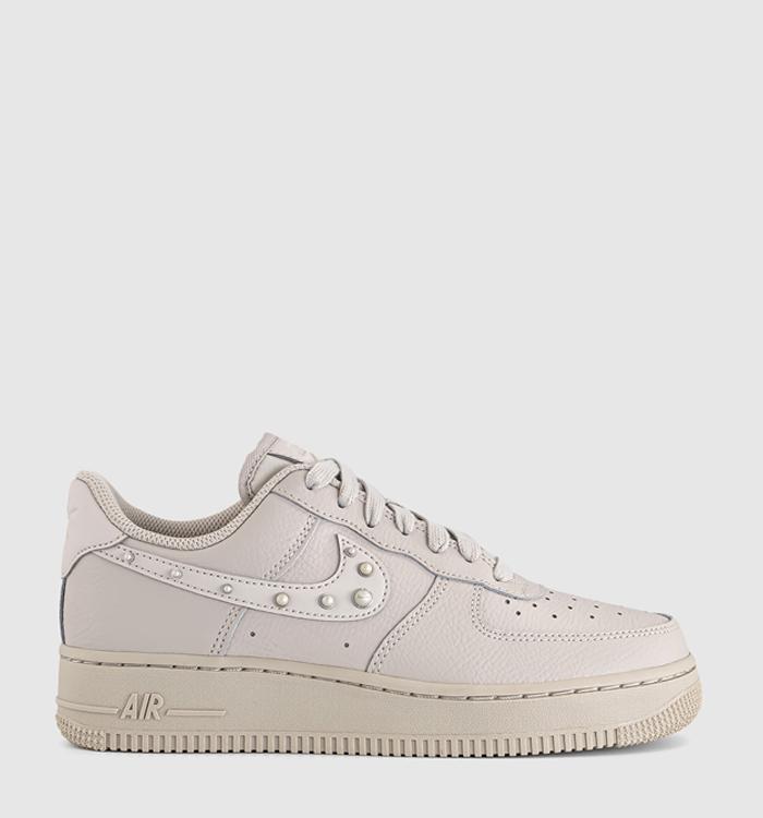 Nike Air Force 1 07 Trainers Cream Metallic Silver White