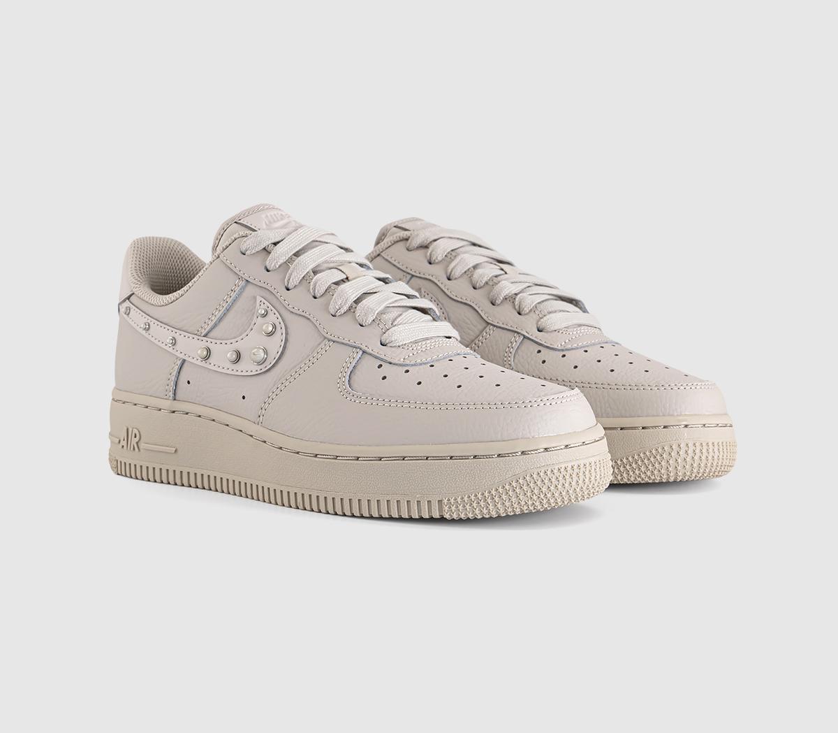 NikeAir Force 1 07 TrainersCream Metallic Silver White