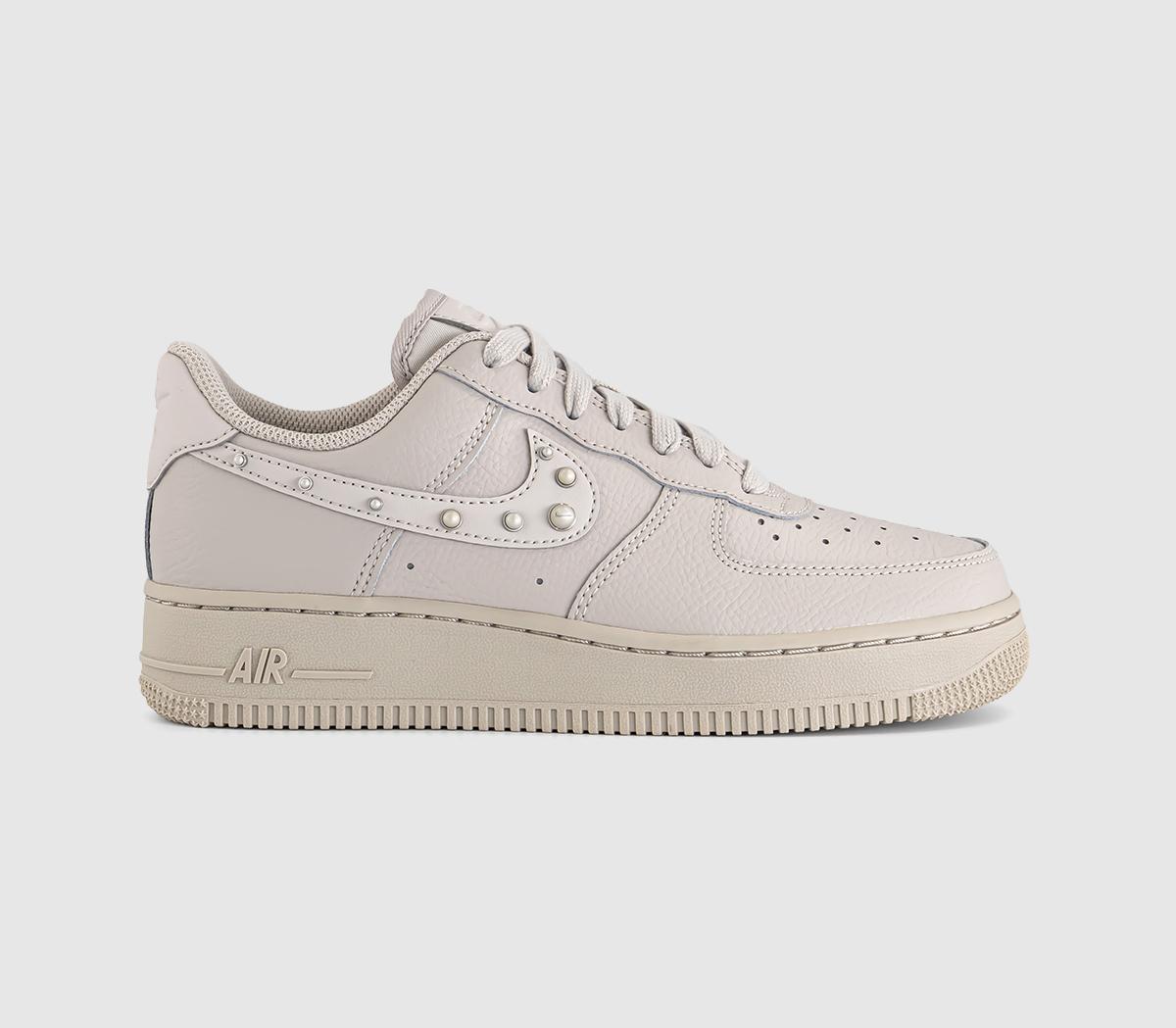 NikeAir Force 1 07 TrainersCream Metallic Silver White