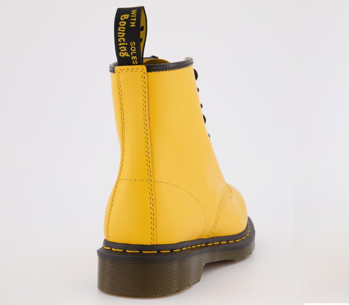 Dr. Martens8 Eyelet Lace Up BtYellow