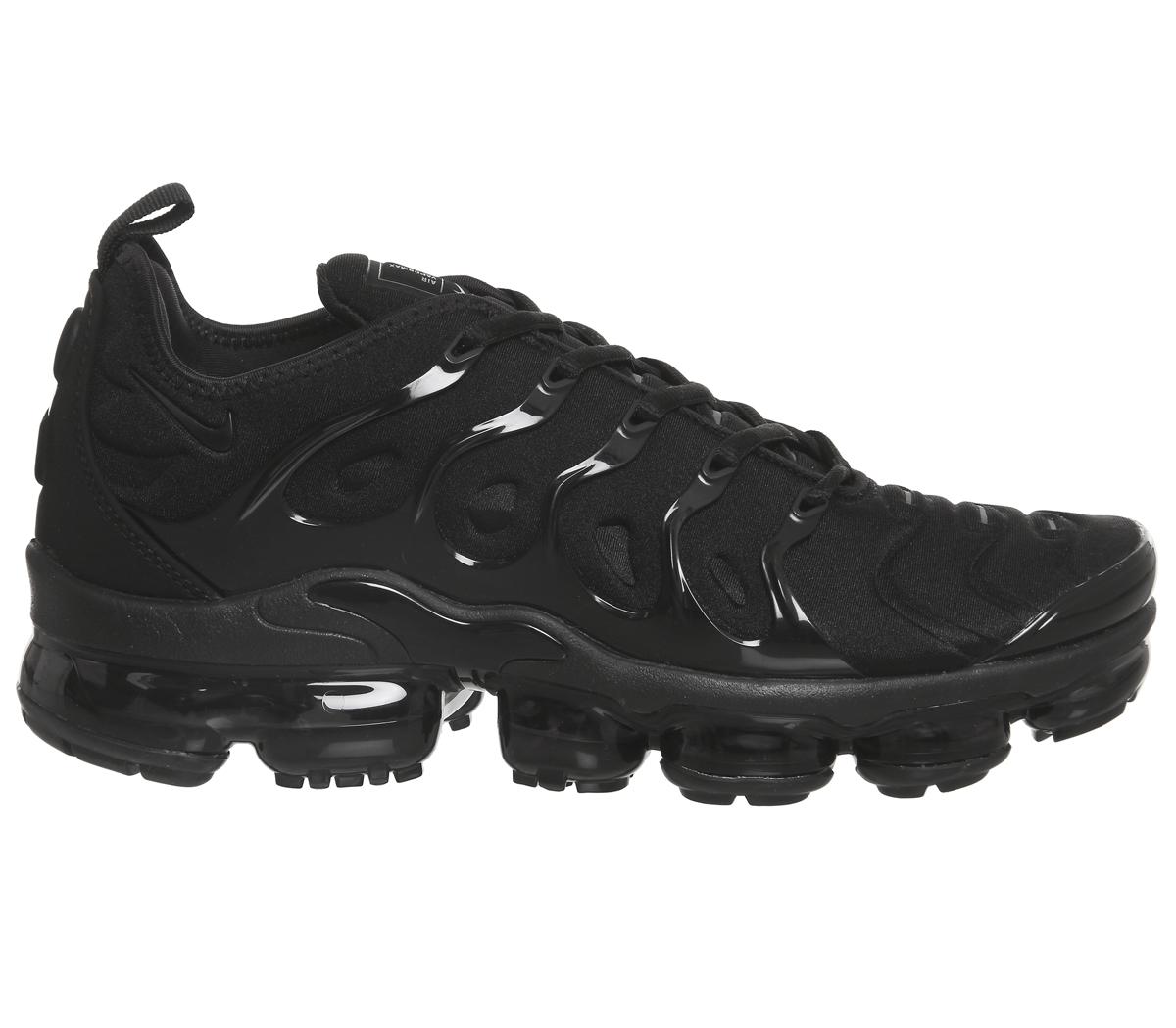 black nike vapormax plus women's