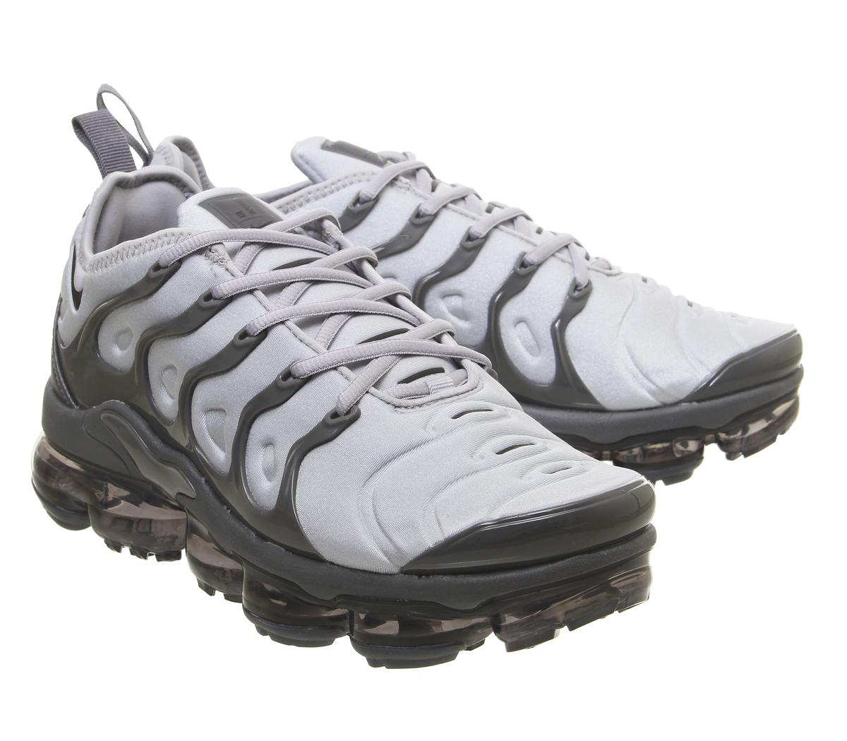 nike vapormax plus black wolf grey