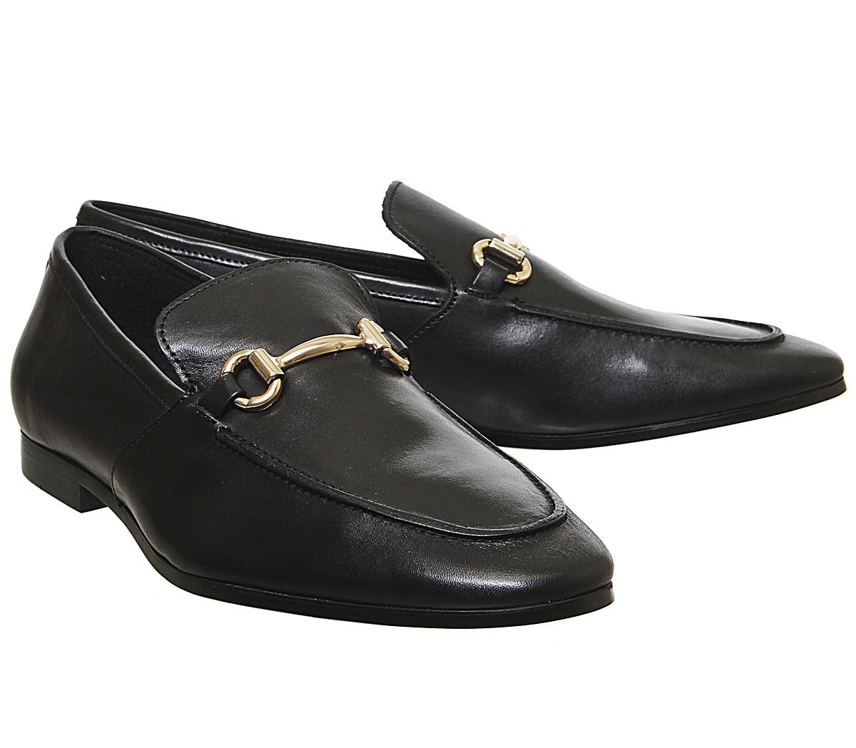 what to wear under graduation gown male