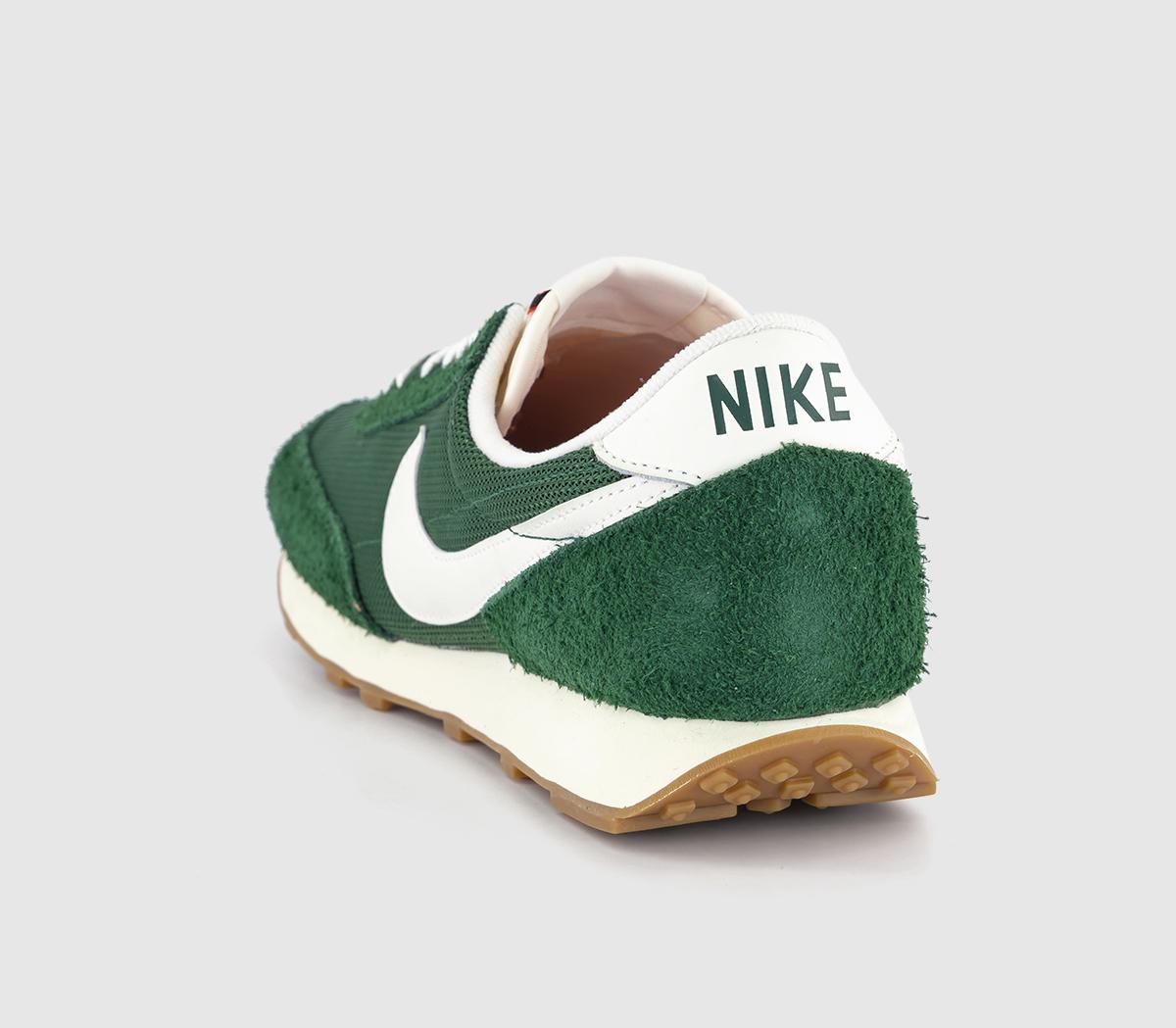 NikeDaybreak TrainersFir Sail Coconut Milk Gum Med Brown