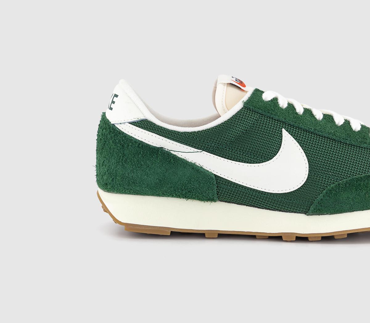 NikeDaybreak TrainersFir Sail Coconut Milk Gum Med Brown
