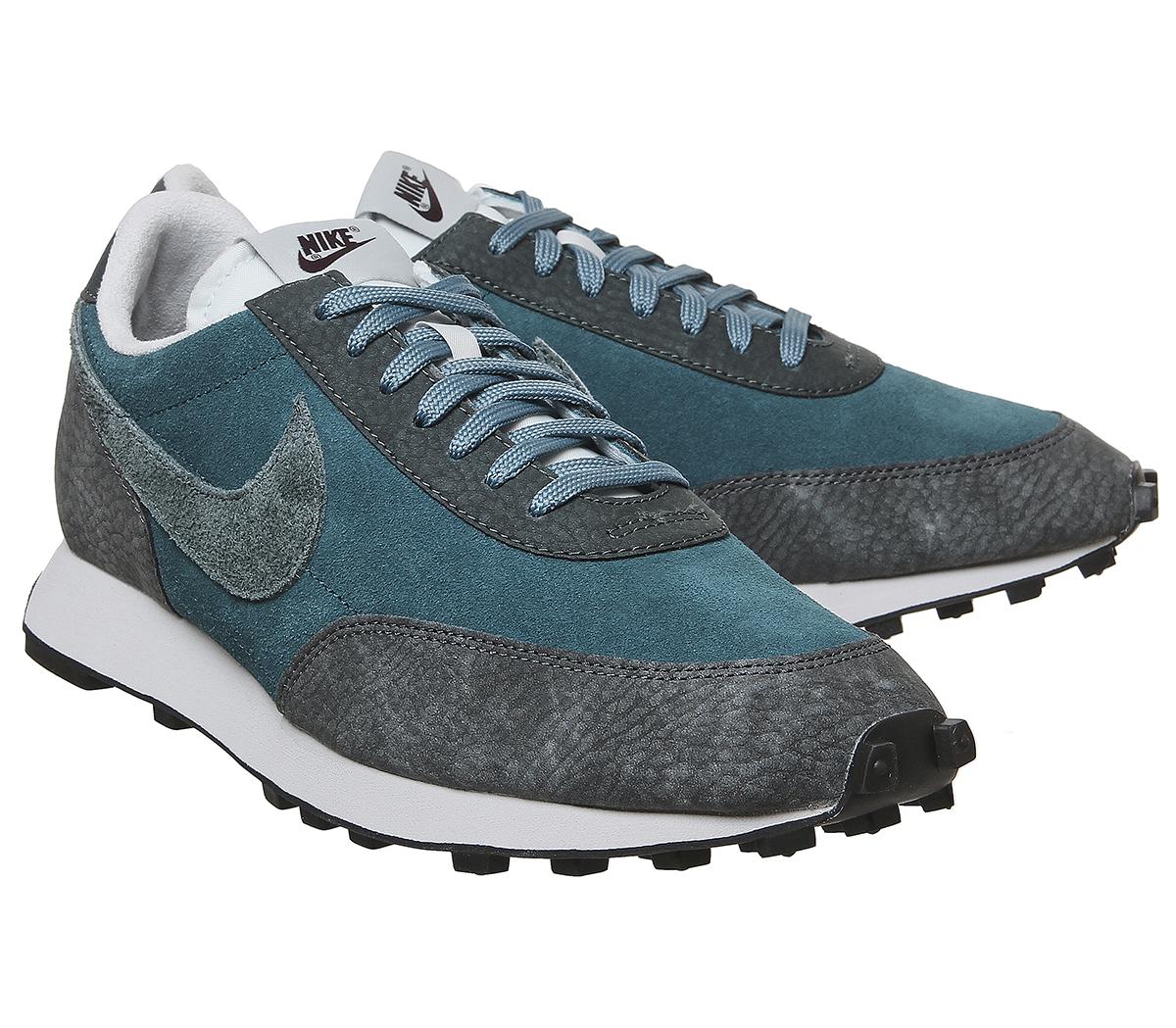 nike daybreak trainers