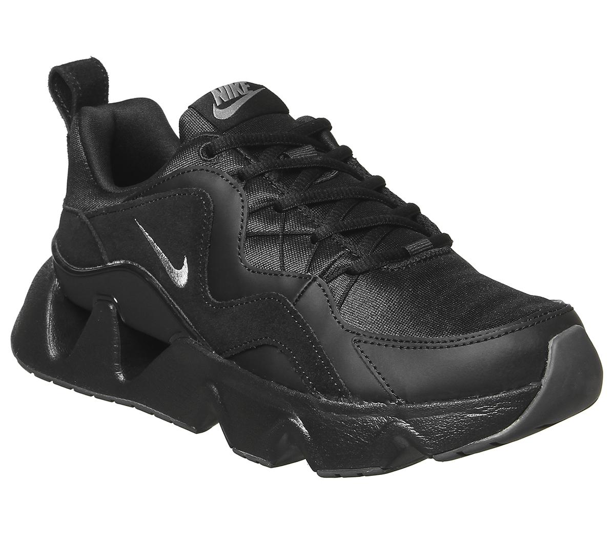 NikeRyz 365 TrainersBlack Metallic Grey Black