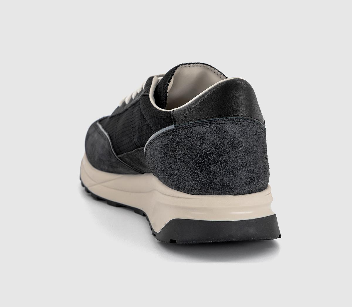 Common ProjectsTrack Classic TrainersBlack
