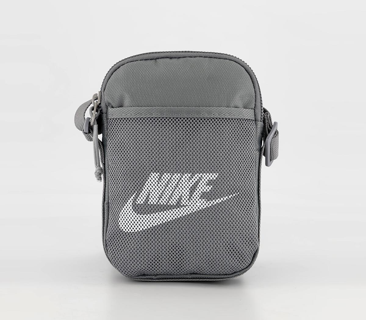 Grey nike 2025 man bag