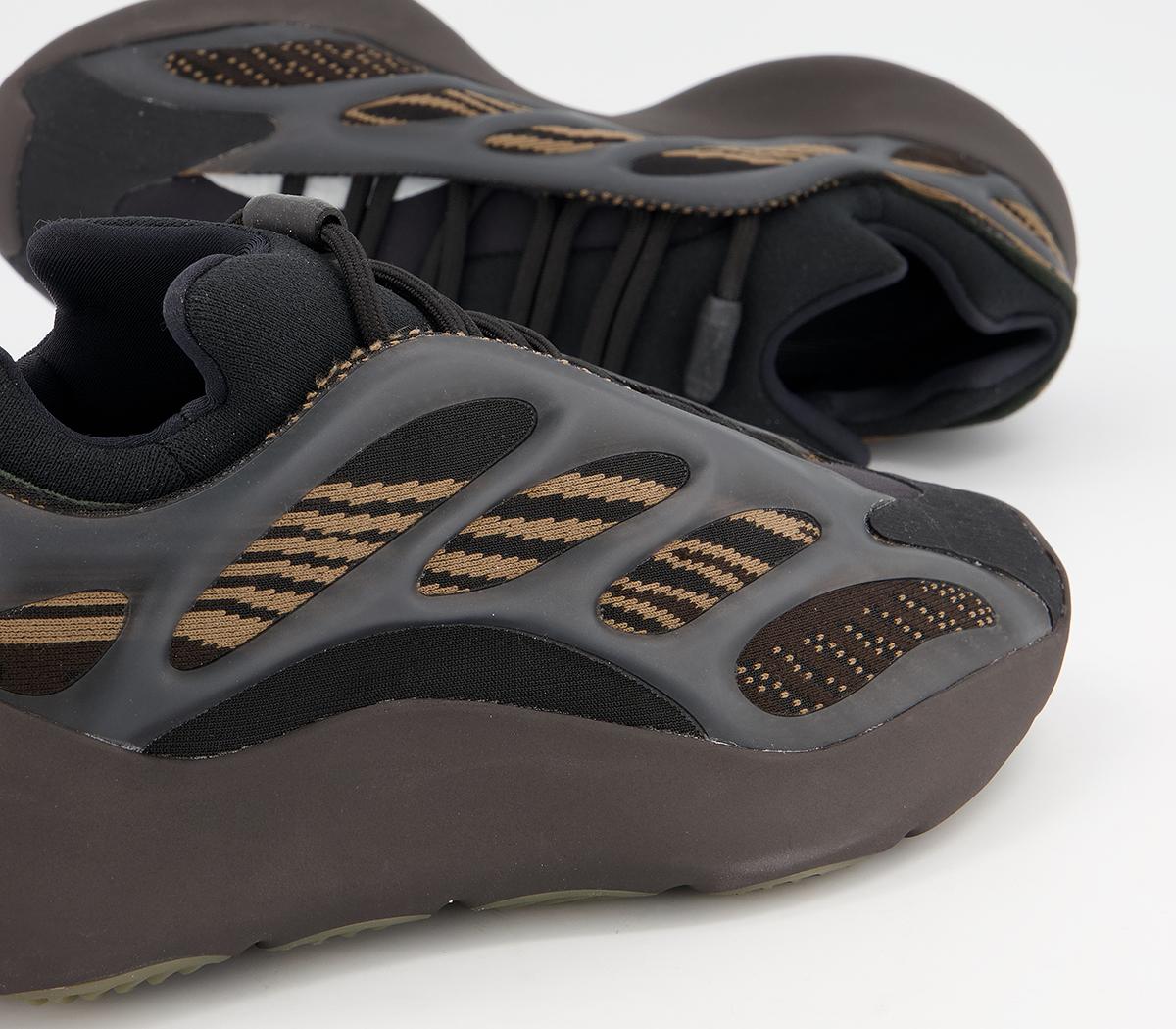 adidas YeezyYeezy 700 V3 TrainersClabro