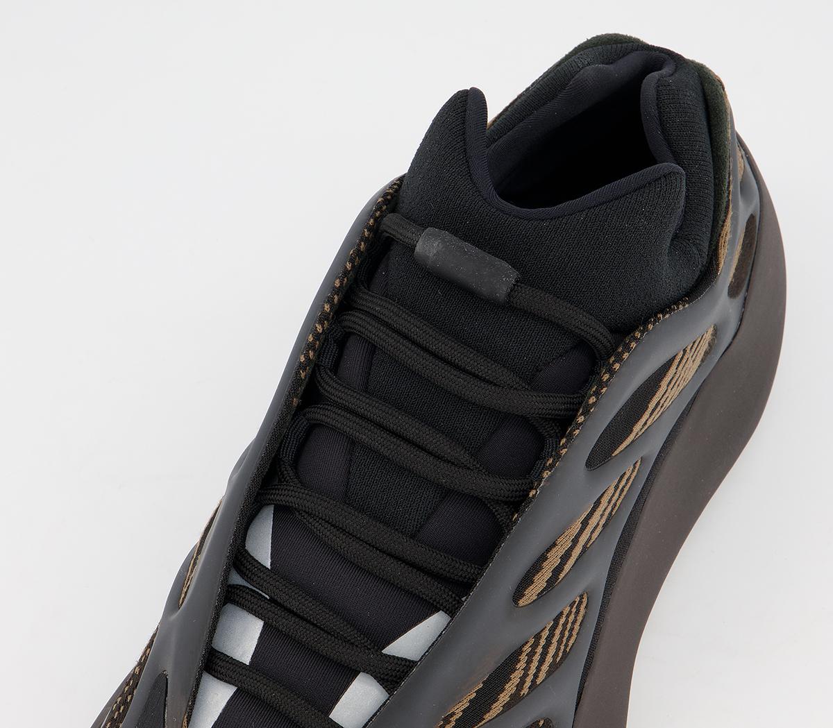 adidas YeezyYeezy 700 V3 TrainersClabro