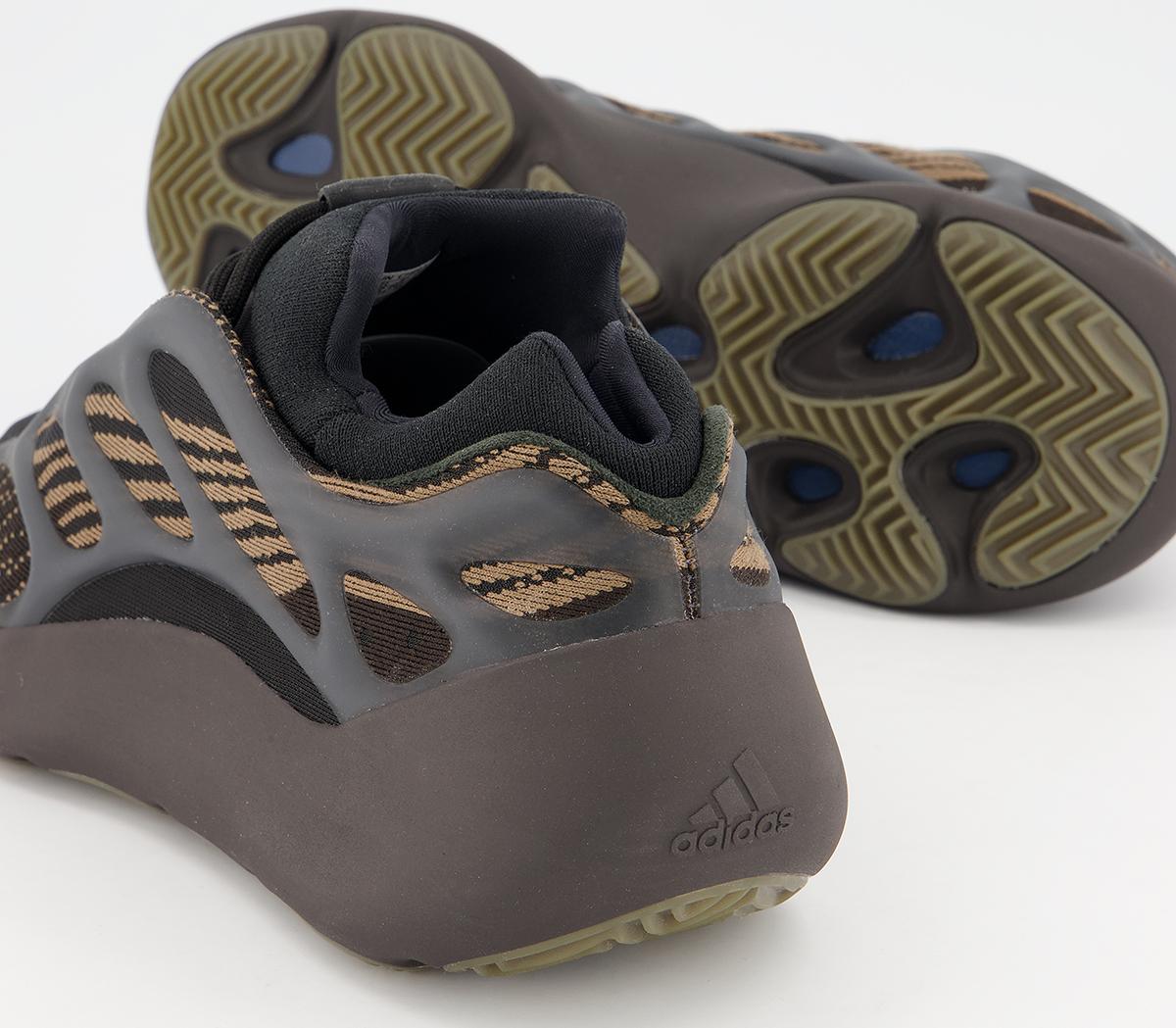adidas YeezyYeezy 700 V3 TrainersClabro