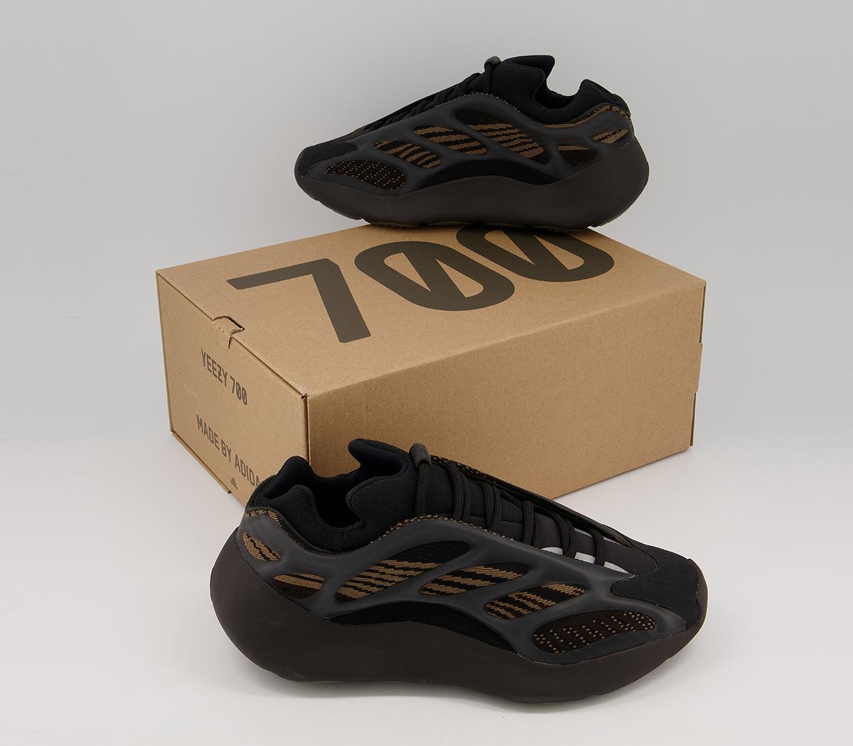 adidas YeezyYeezy 700 V3 TrainersClabro