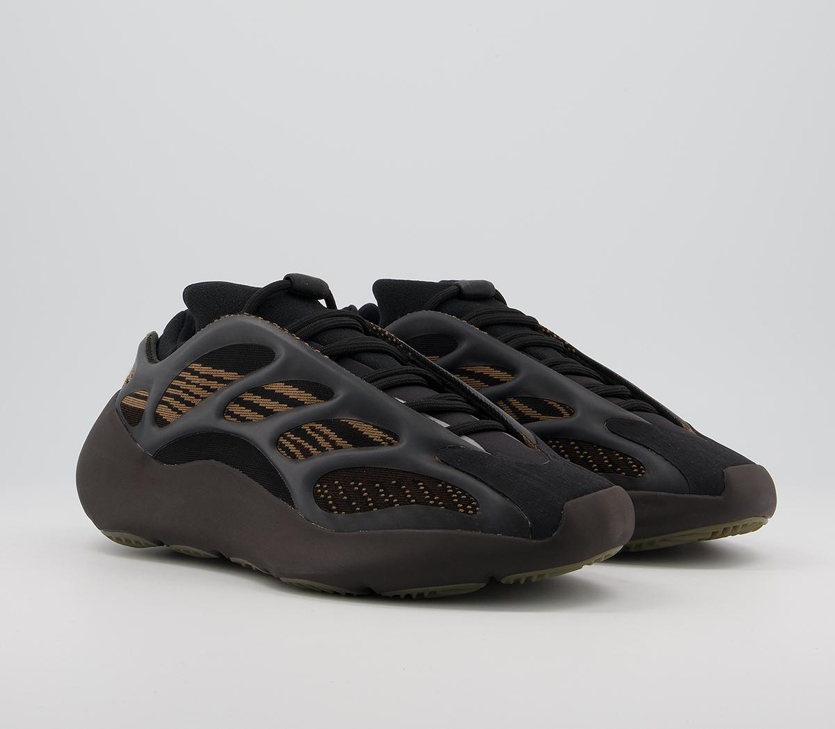 adidas YeezyYeezy 700 V3 TrainersClabro