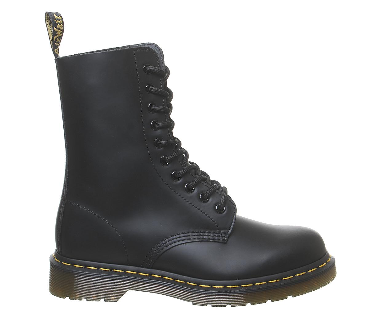 Dr. Martens1490 10 Eye BootBlack