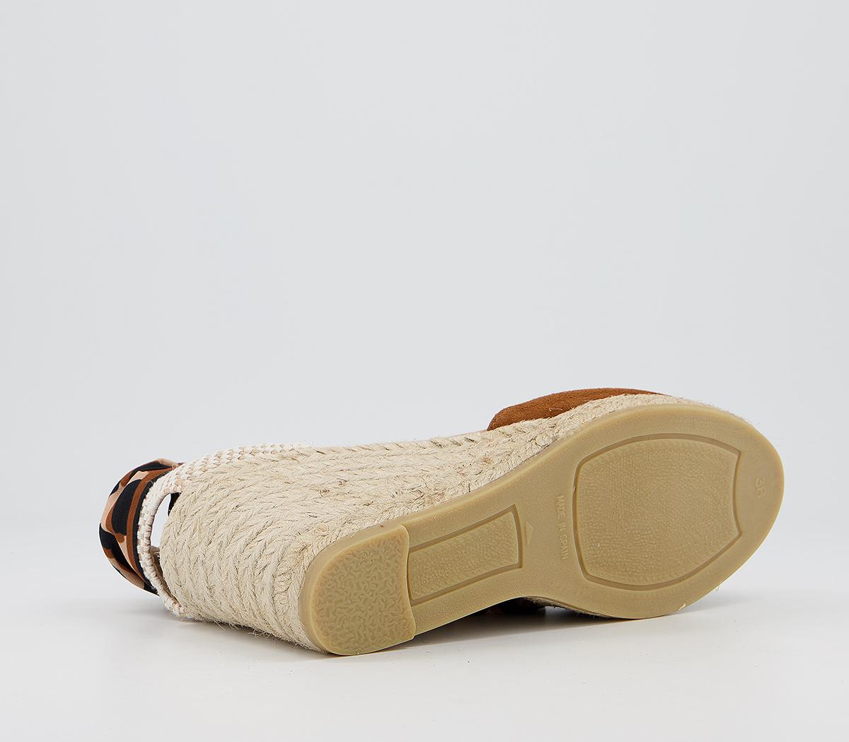 Gaimo for OFFICEGlobo Ankle Wrap SandalTan Leopard