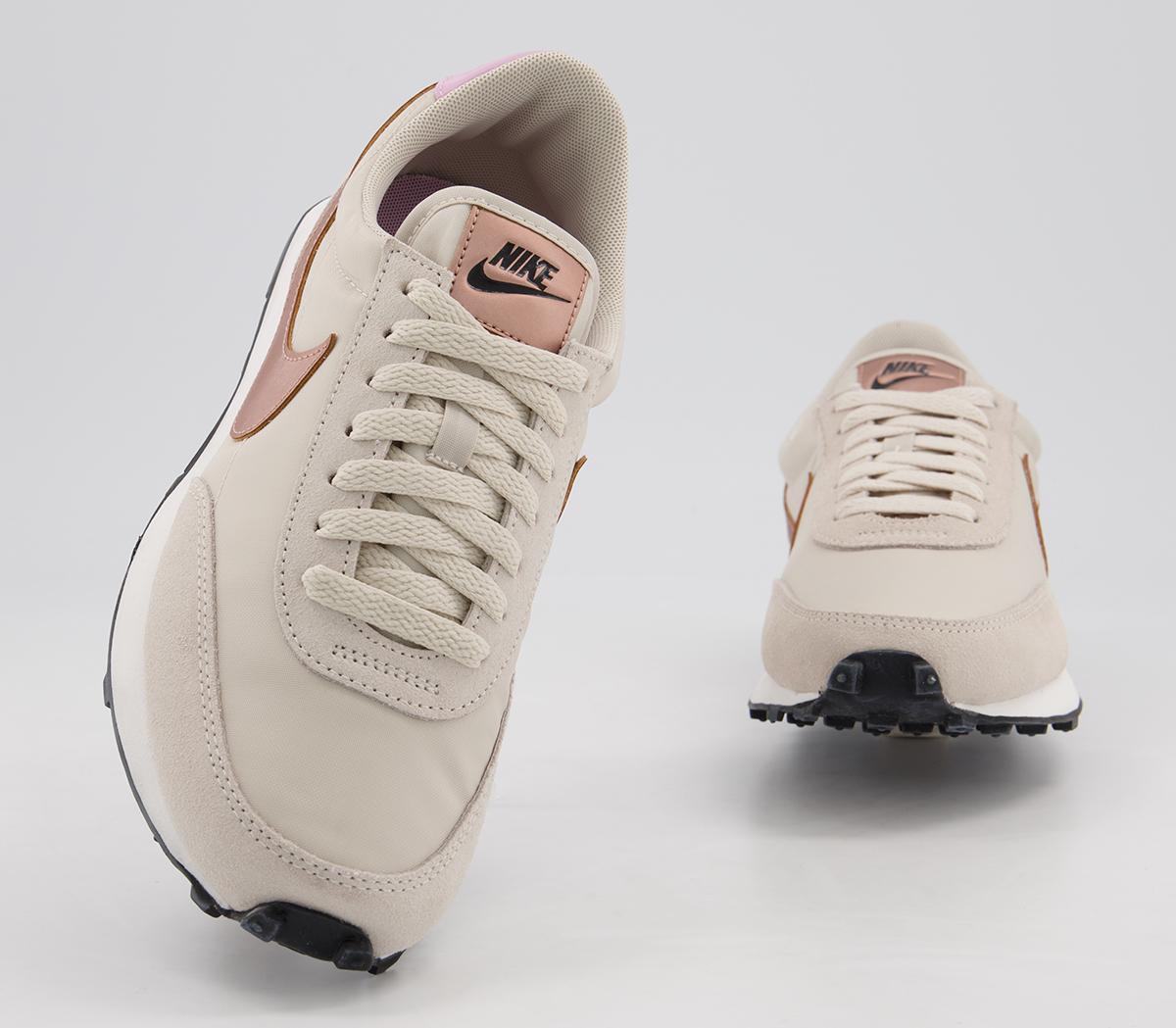 NikeDaybreak TypeLight Orewood Brown Metallic Red Bronze Black