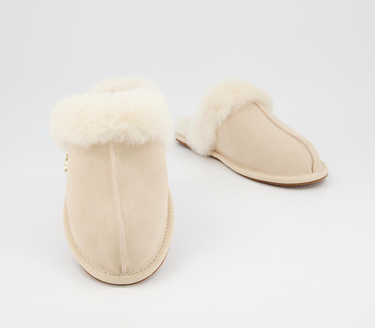 UGGScuffette II Metal Logo Slippers UGGScuffette II Metal Logo SlippersCream