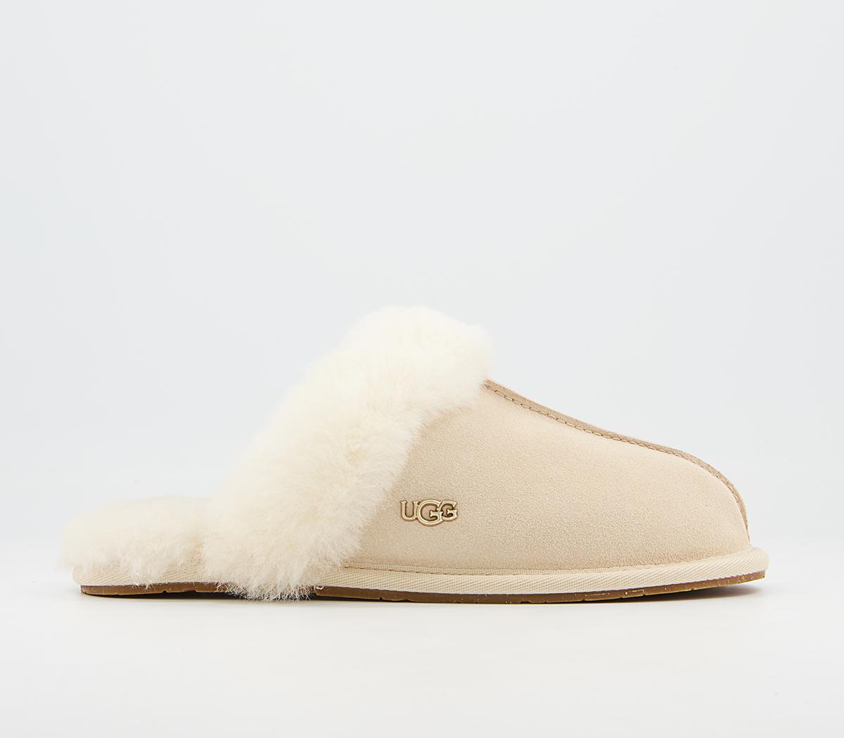 UGG Scuffette II Metal Logo Slippers Cream - Flat Shoes for Women