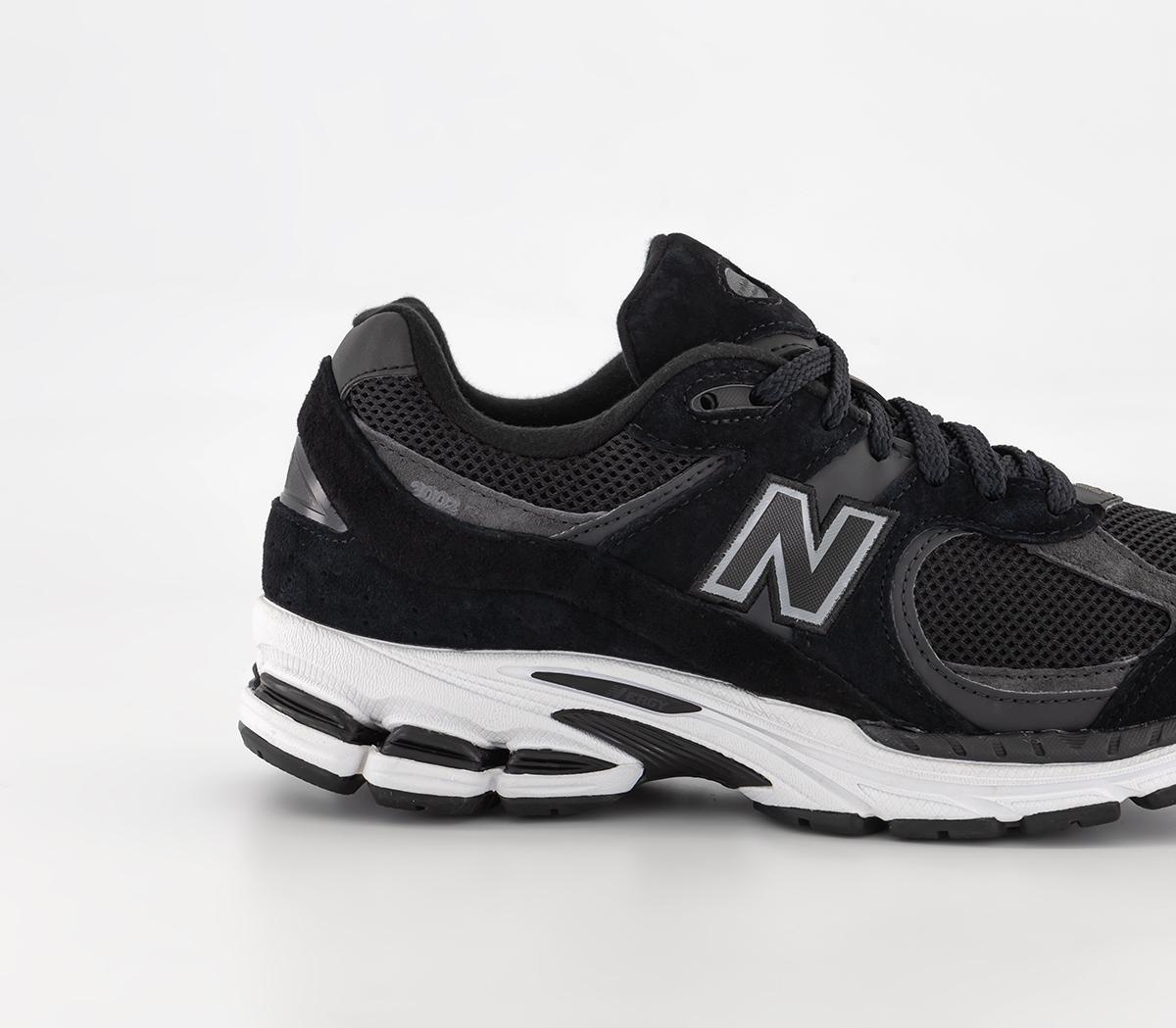 New Balance2002R TrainersBlack White