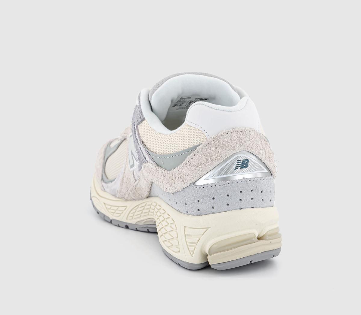 New Balance2002 TrainersOffwhite Cream Grey