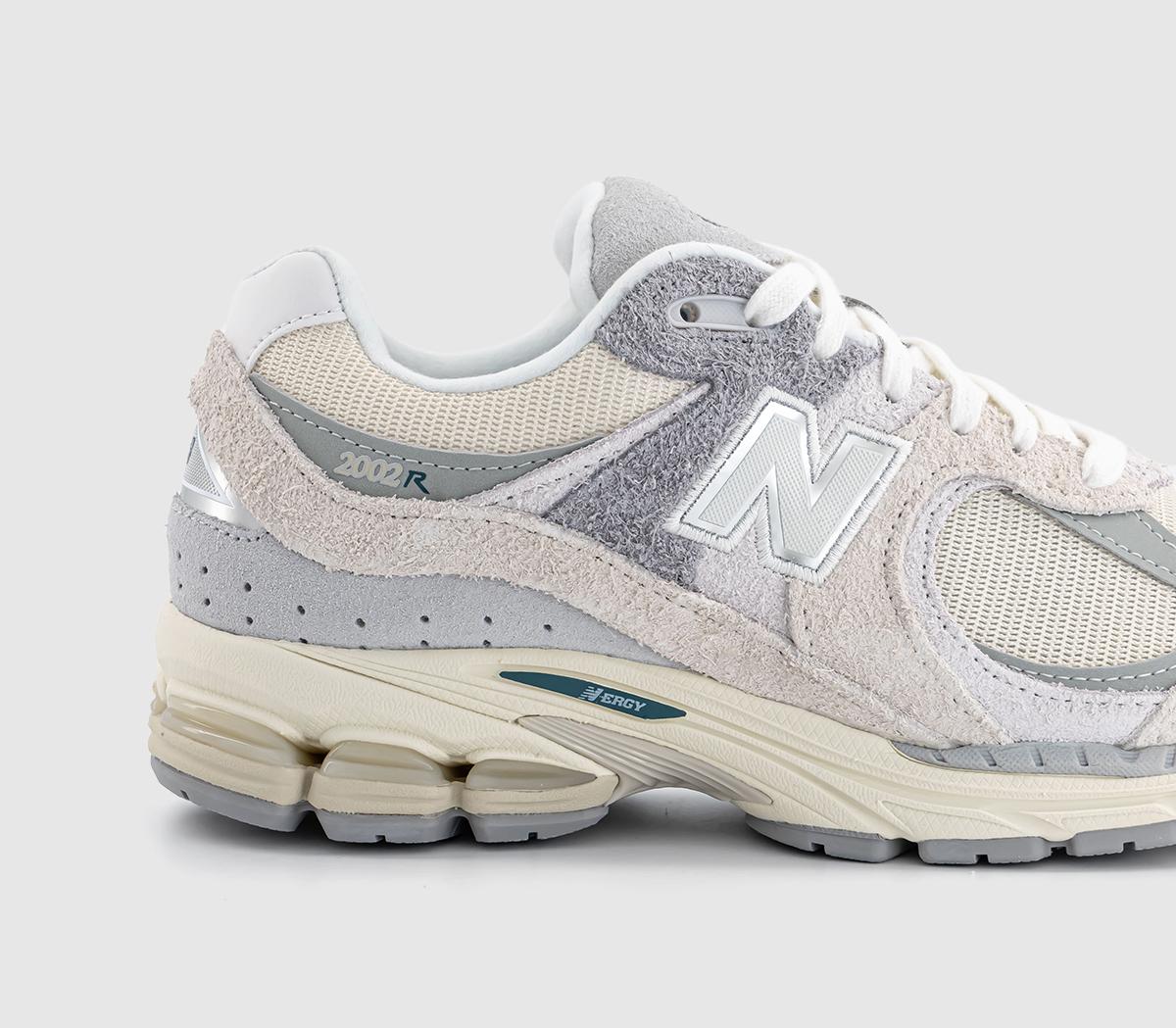 New Balance2002 TrainersOffwhite Cream Grey