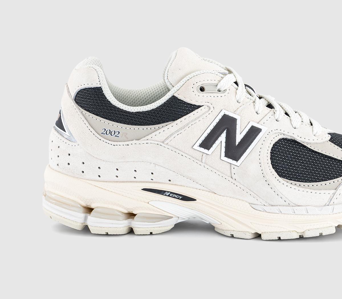 New Balance2002 TrainersOff White Arid Stone