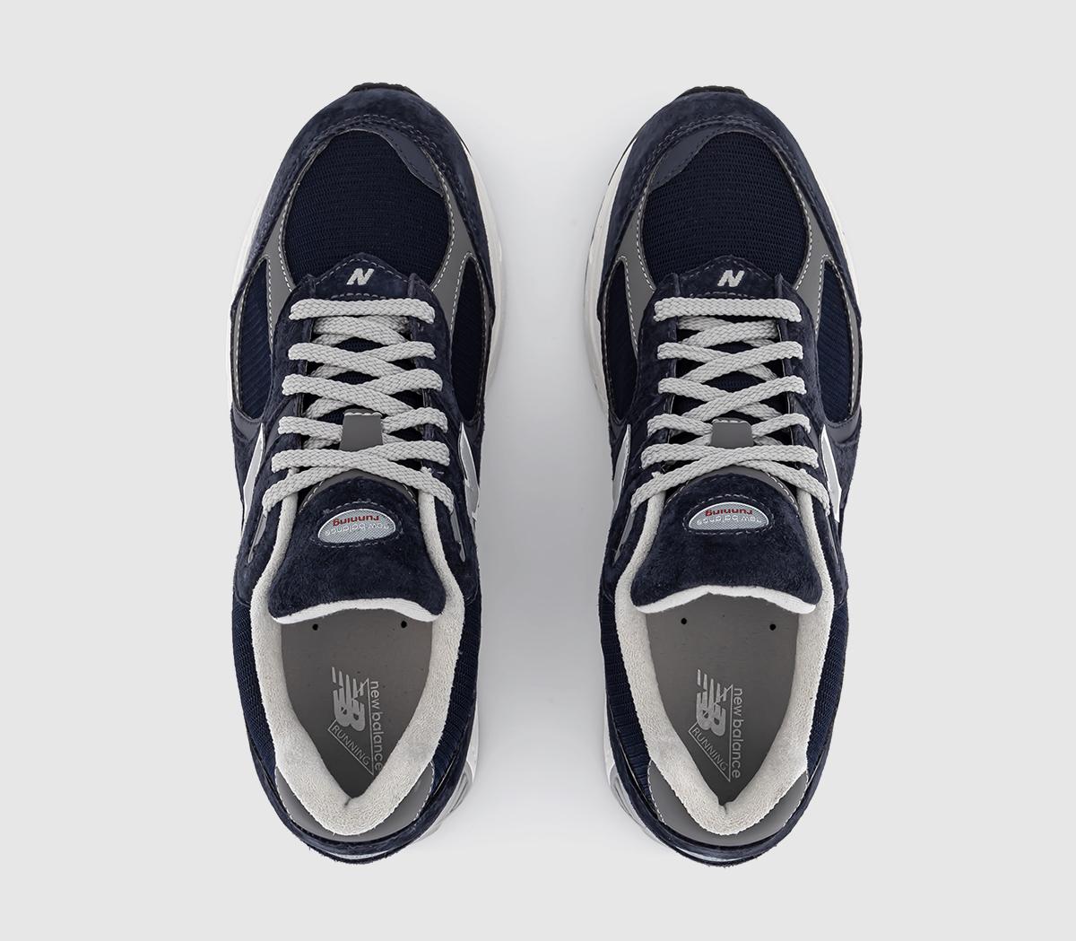 New Balance 2002R GORE-TEX Trainers Eclipse Navy Grey White 