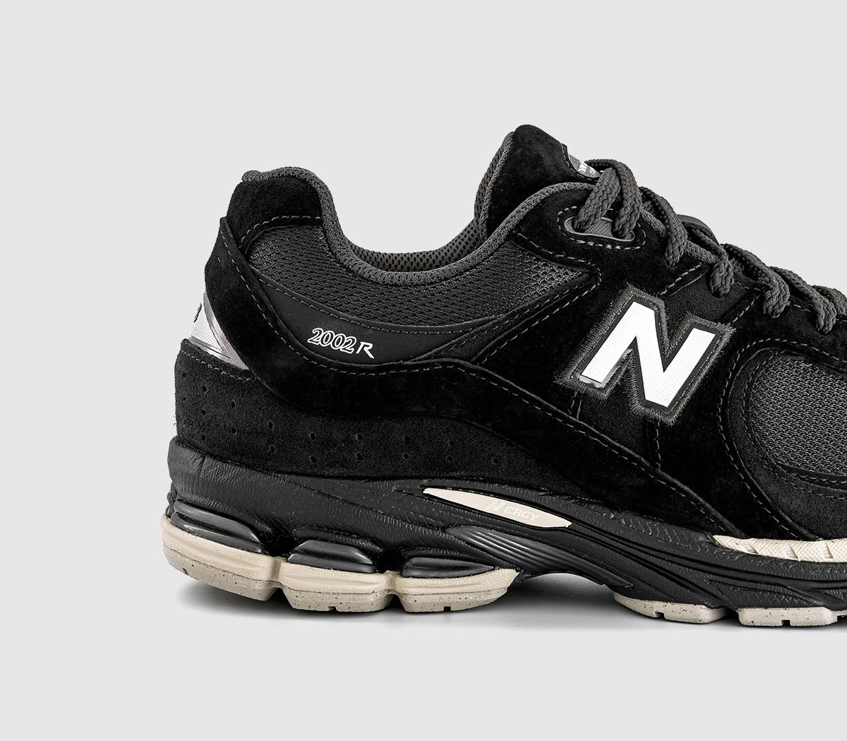 New Balance2002 TrainersBlack Black Cream