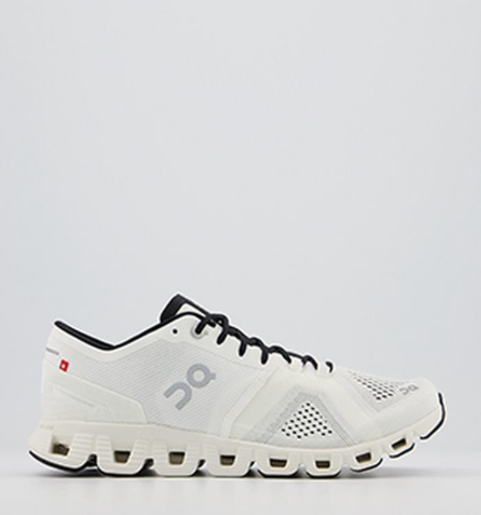 On Running Cloud X Trainers White Black