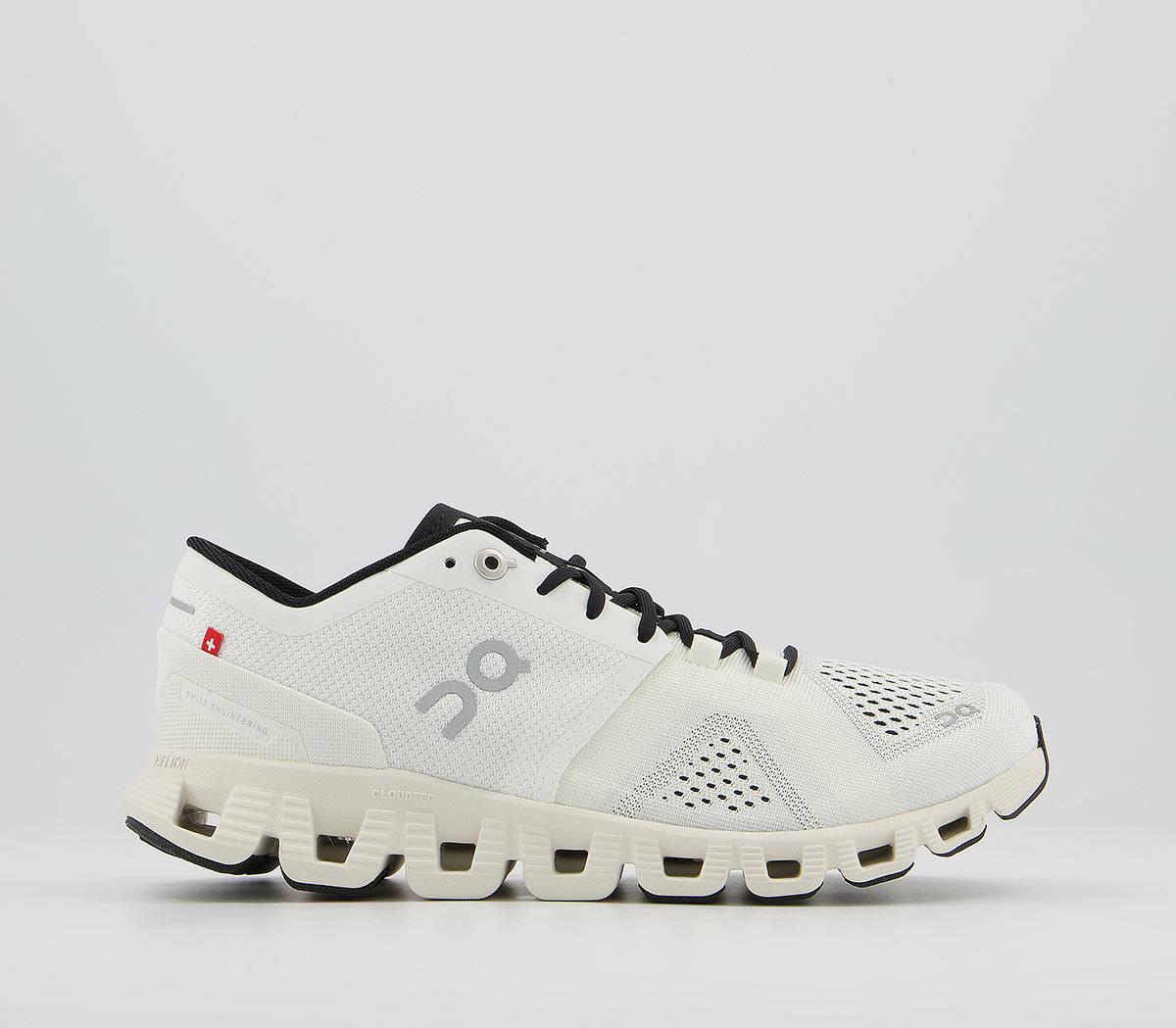 On RunningCloud X TrainersWhite Black F