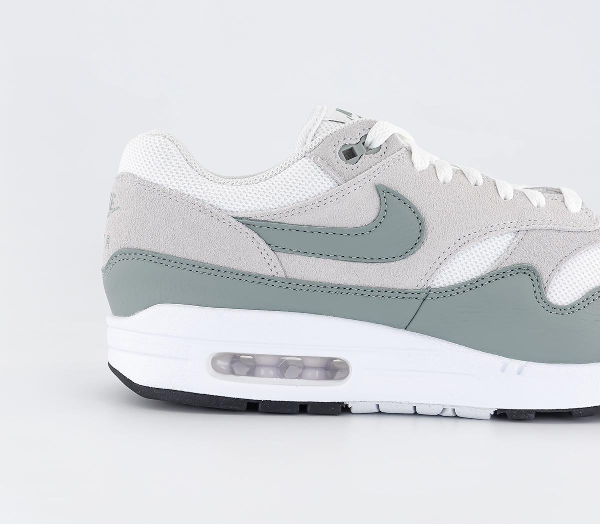 nike air max 1 trainers