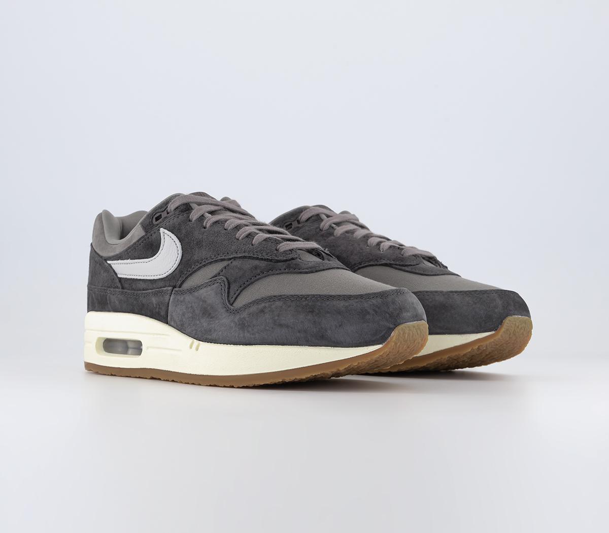 air max 1 trainers