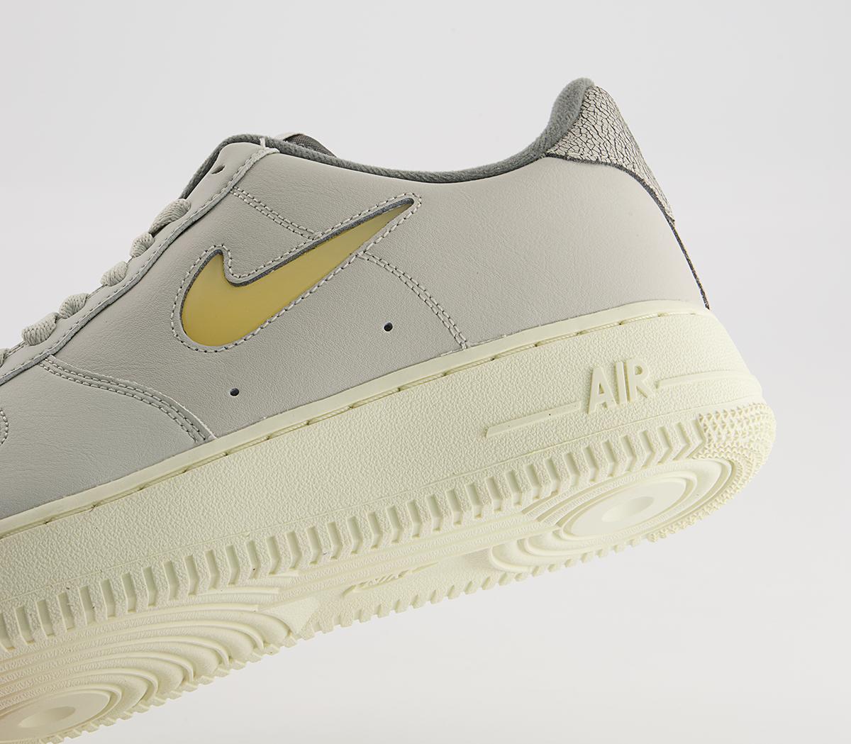 Nike Air Force 1 07 Trainers Nike Air Force 1 07 Trainers Light Bone Pale Vanilla Tumbled Grey Coconut Milk