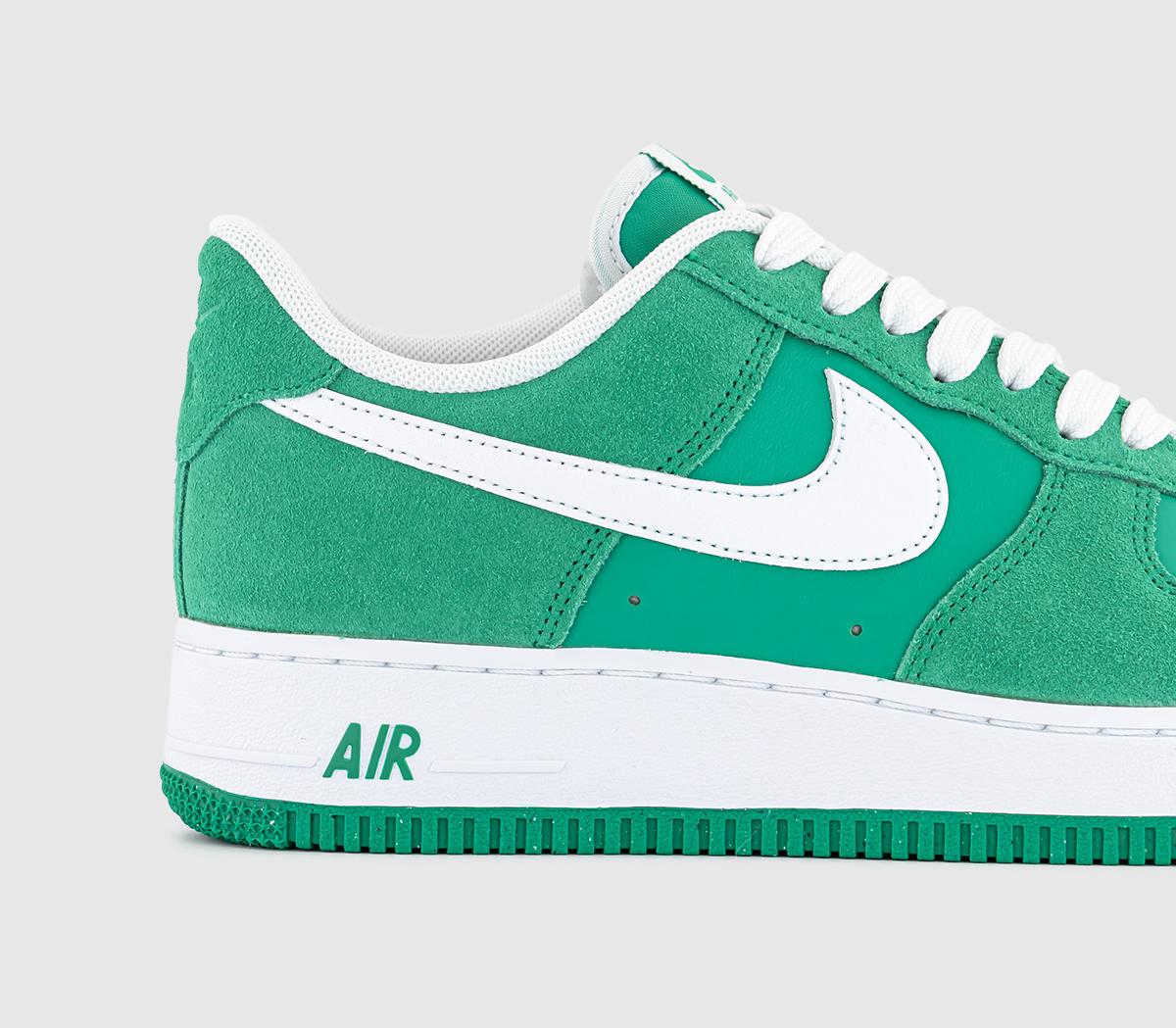 NikeAir Force 1 07 TrainersStadium Green White Stadium Green