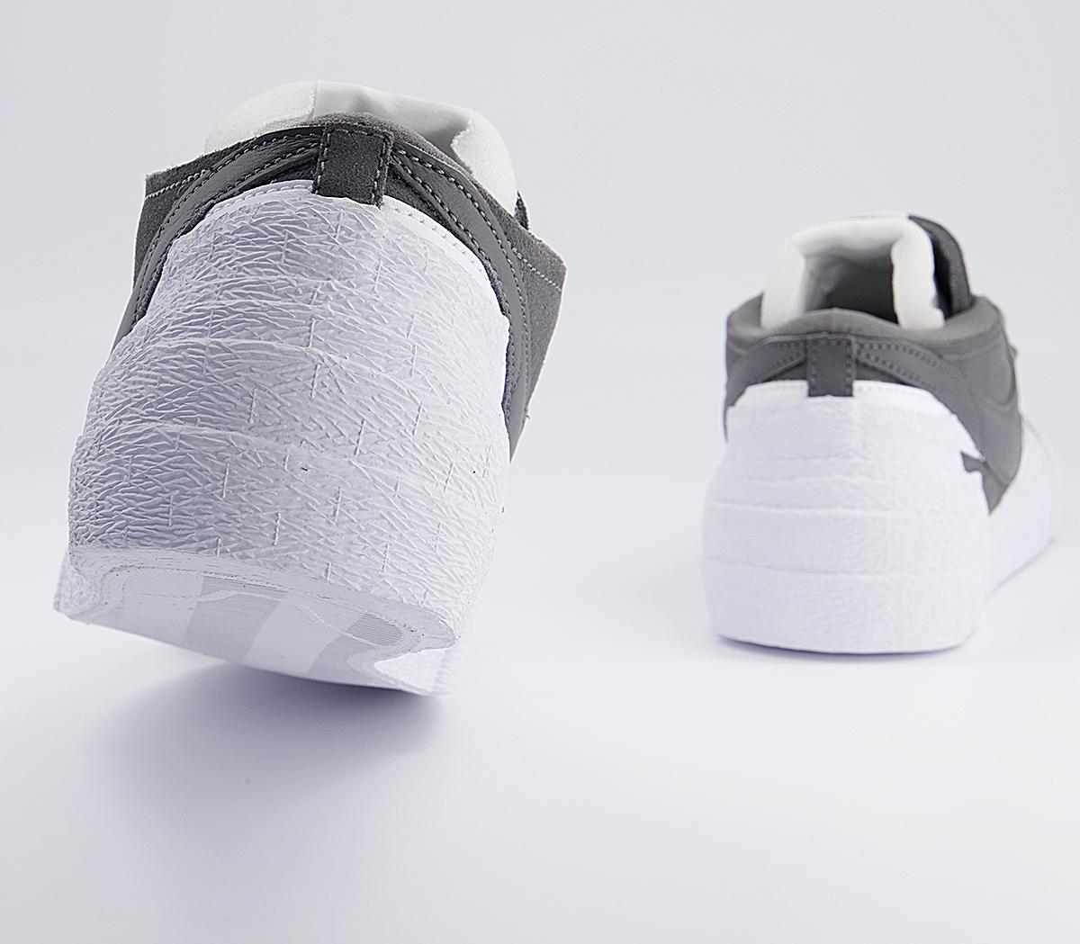 NikeBlazer Low SacaiIron Grey White White