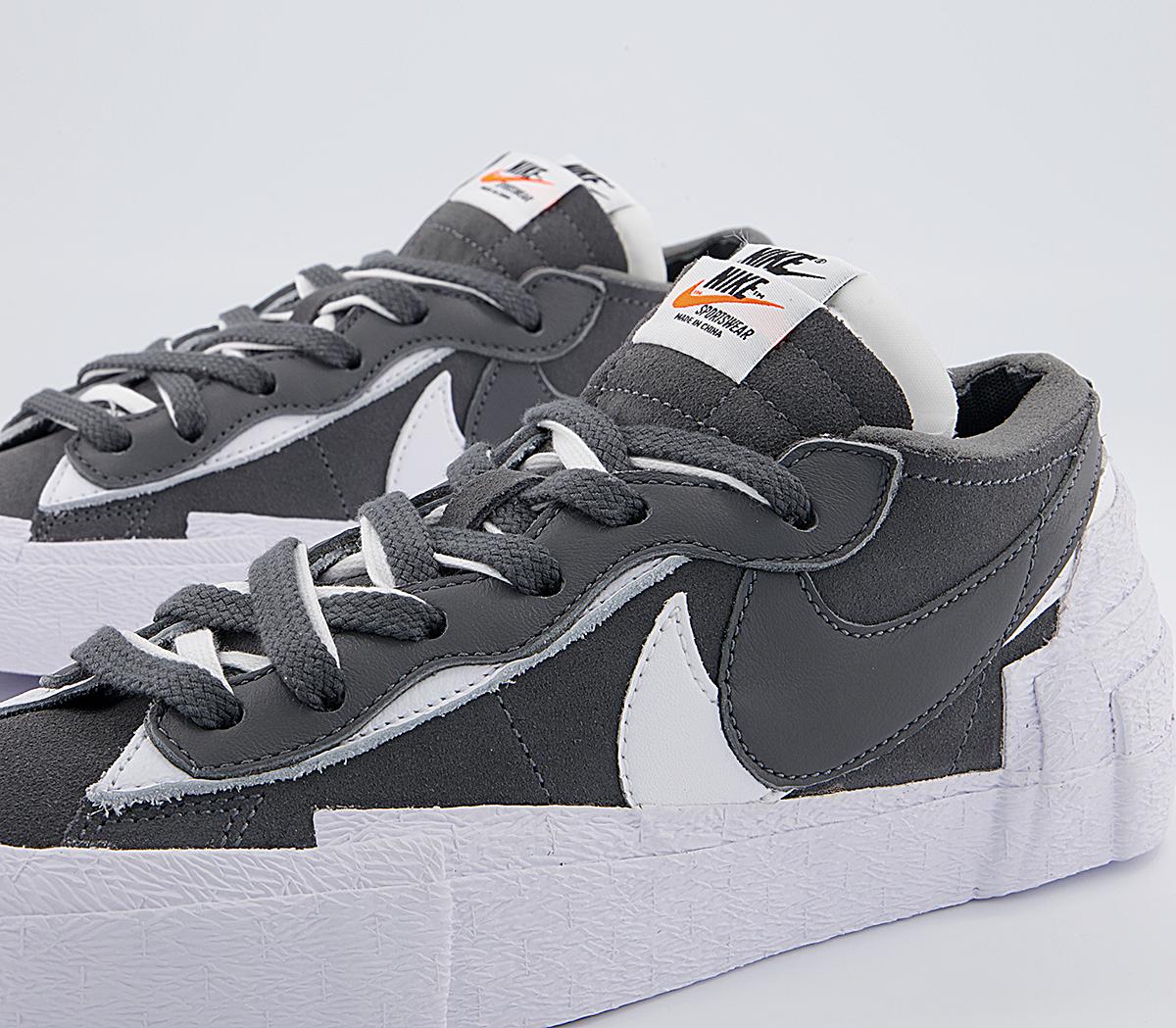 NikeBlazer Low SacaiIron Grey White White