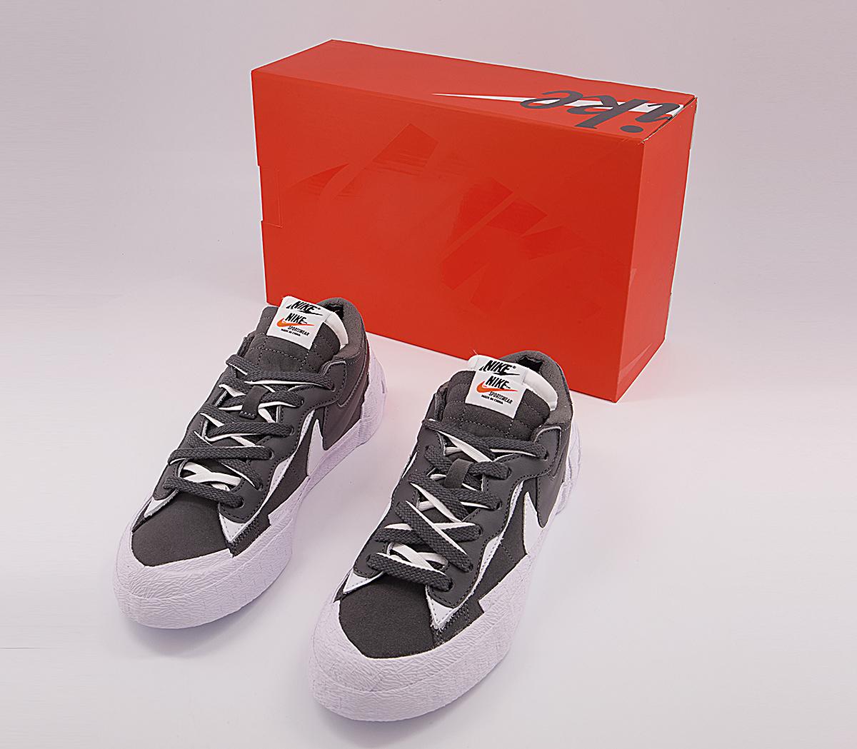 NikeBlazer Low SacaiIron Grey White White