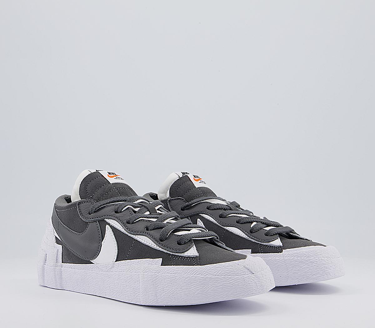 NikeBlazer Low SacaiIron Grey White White