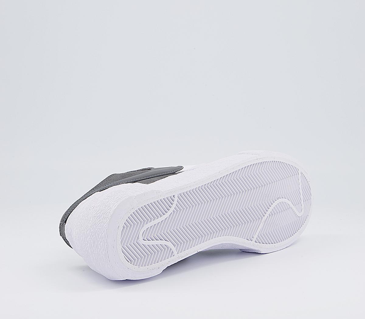 NikeBlazer Low SacaiIron Grey White White